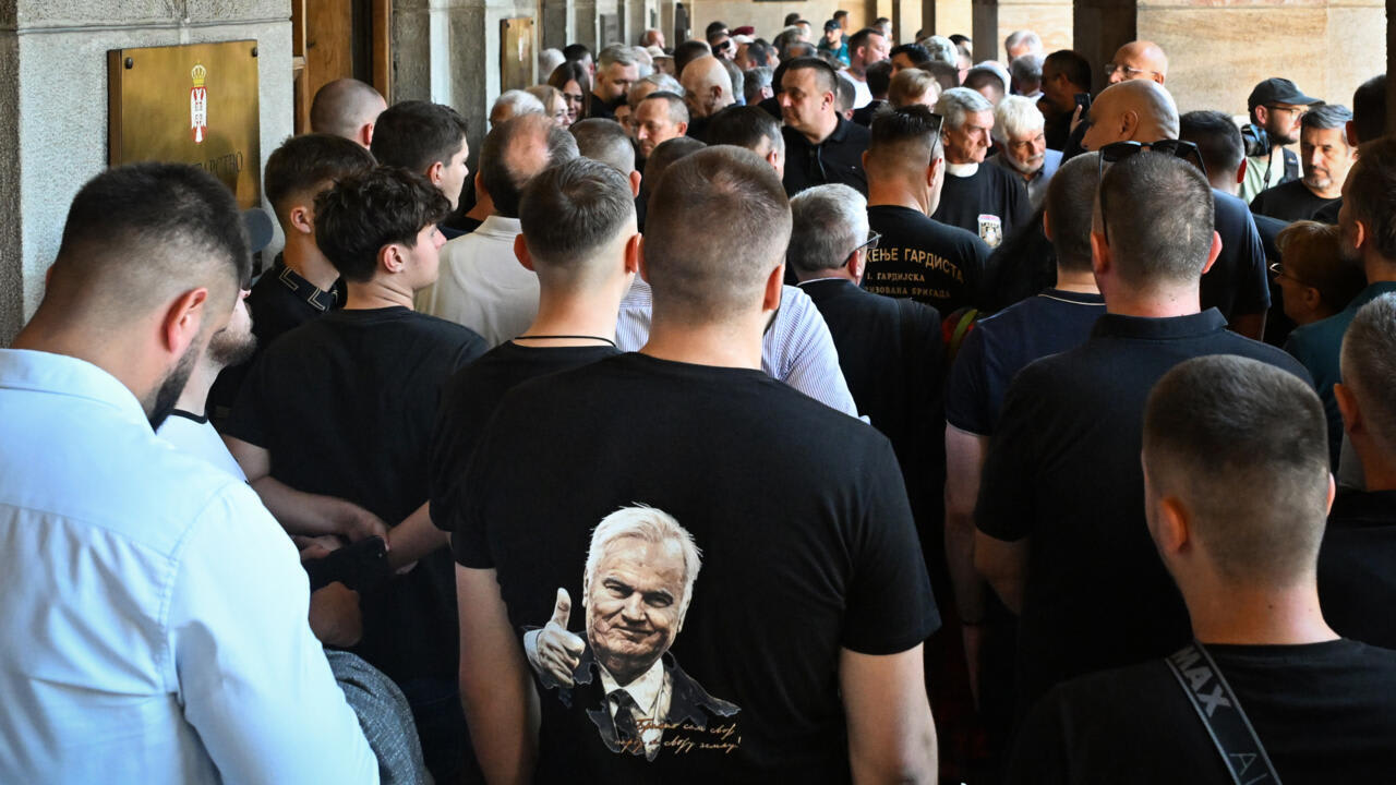 Hommage en Serbie au criminel de guerre Ratko Mladic