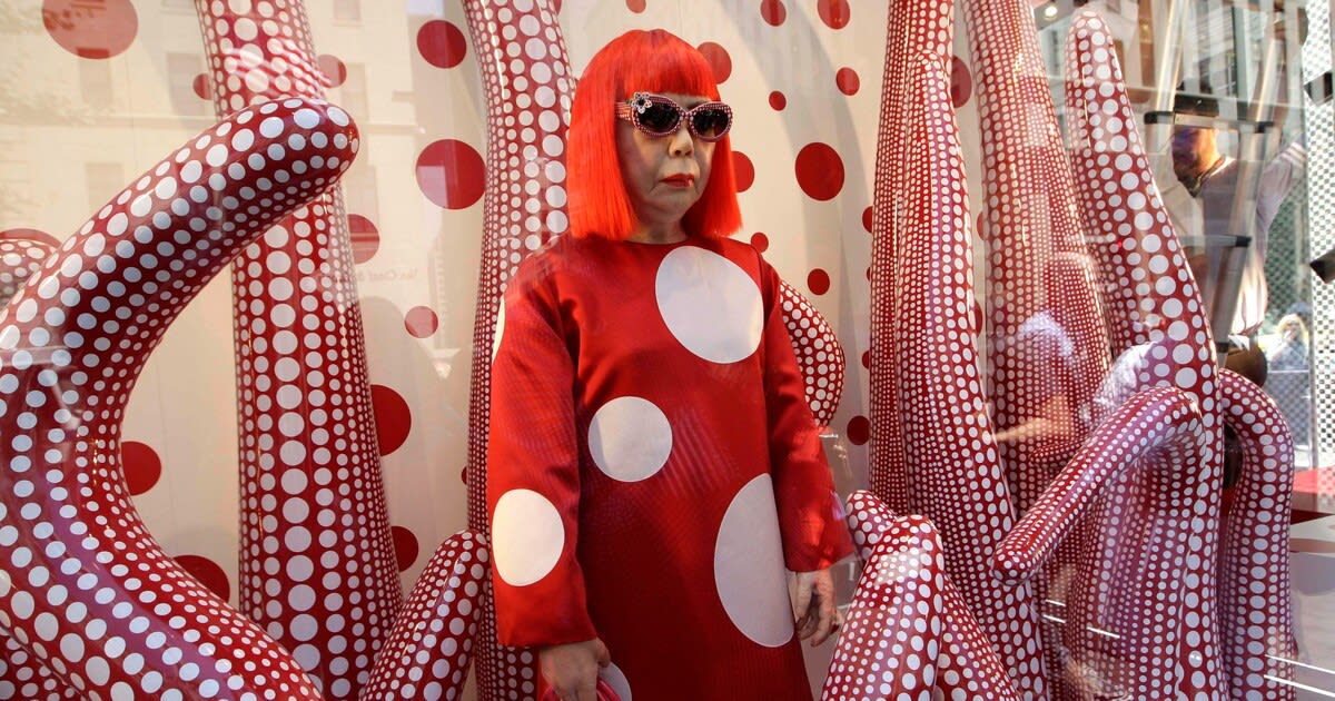 Disparition de Yayoi Kusama · retour sur le parcours d'une figure majeure de l'art contemporain