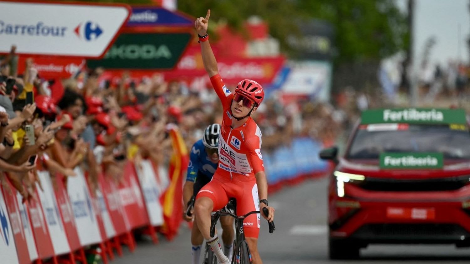 Vuelta 2026 : Tadej Pogacar s'impose à Castelló et conforte son maillot rouge