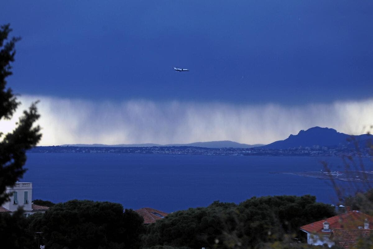 Intempéries : la vigilance orange pour orages violents étendue à 44 départements