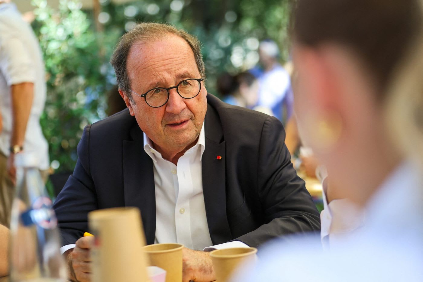 Soutiens de François Hollande mettent en lumière son bilan à ses 72 ans