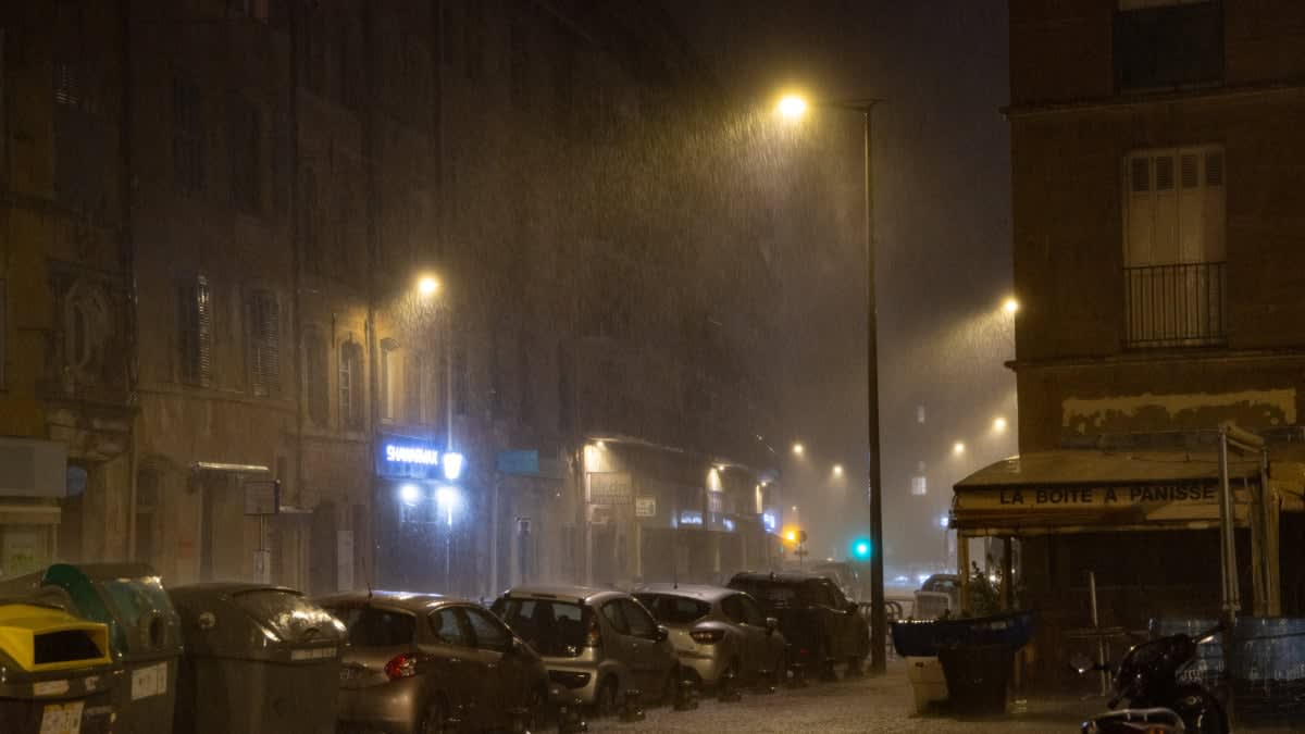 Une violente tornade et des orages causent d'importants dégâts dans l'Aude