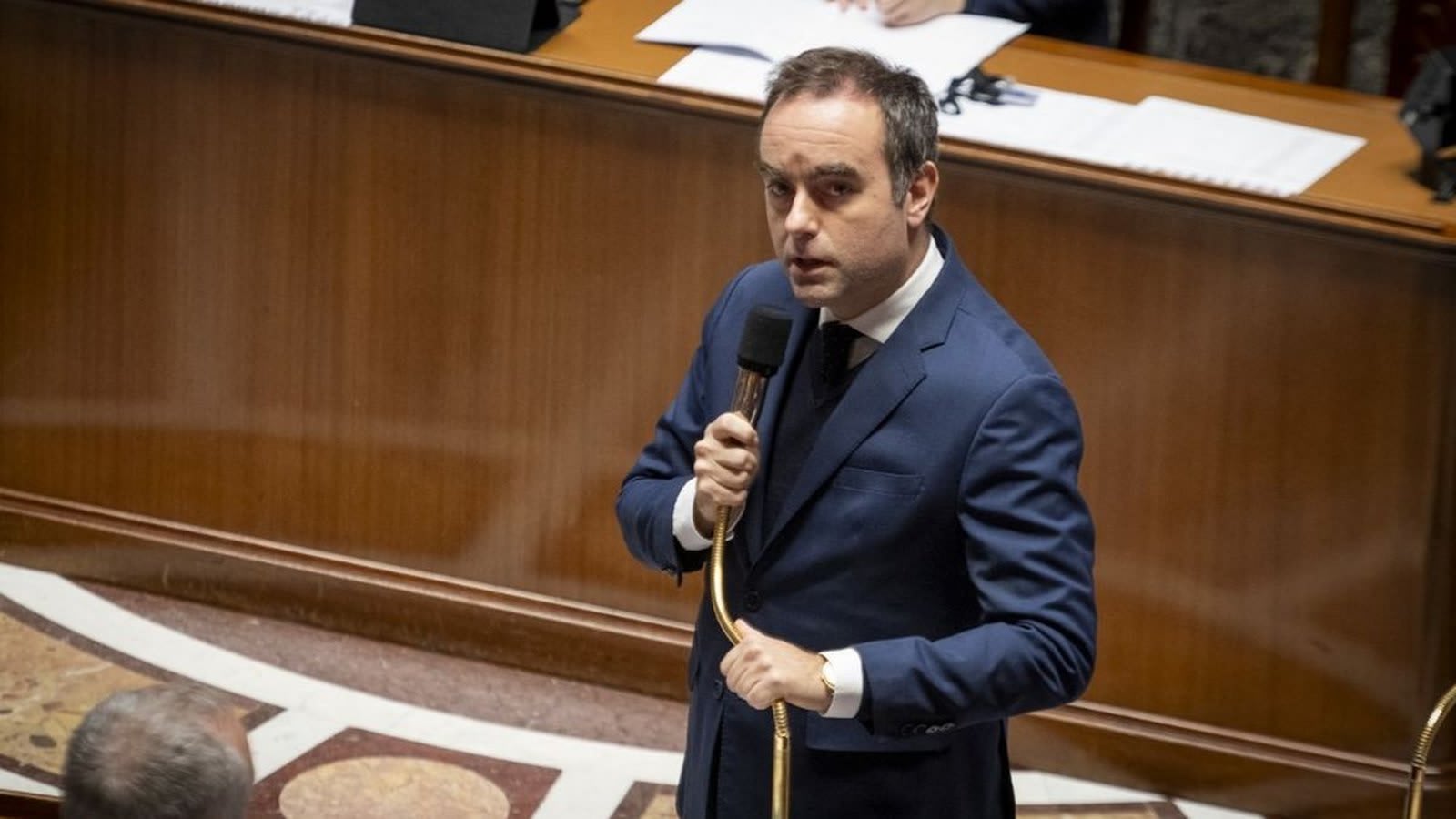 Illustration du budget 2027 et du gel partiel des retraites