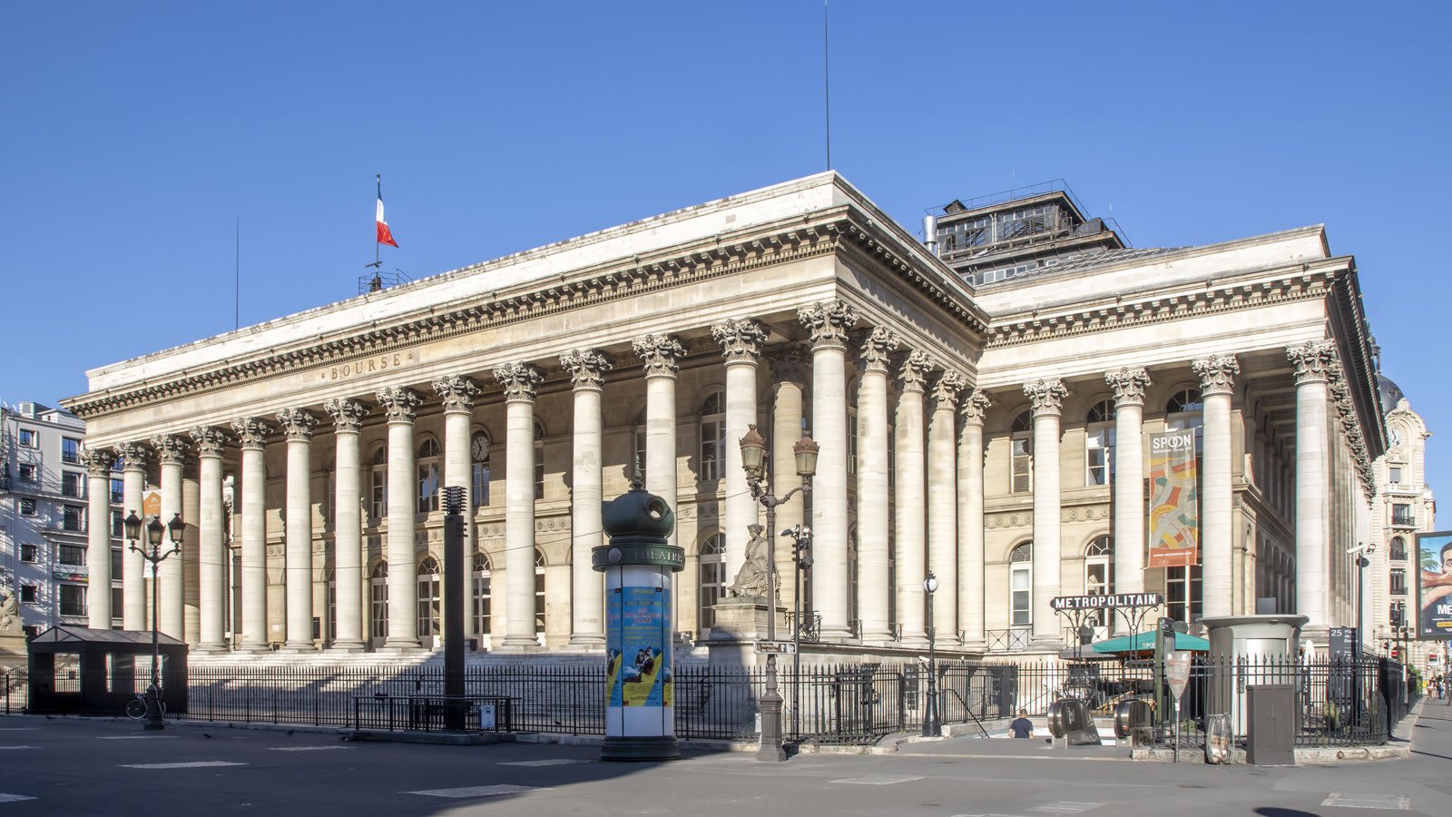 La façade du Palais Brongniart, ancienne Bourse de Paris