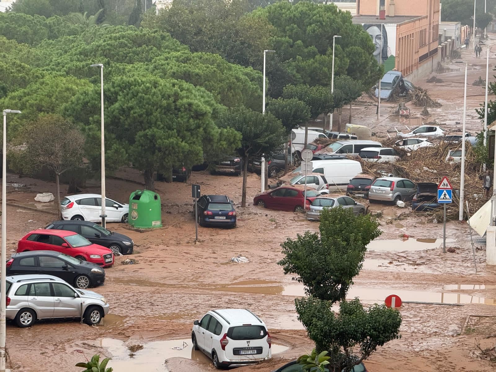 Voitures emportées par les inondations de la DANA à Catarroja, près de Valence, en octobre 2024
