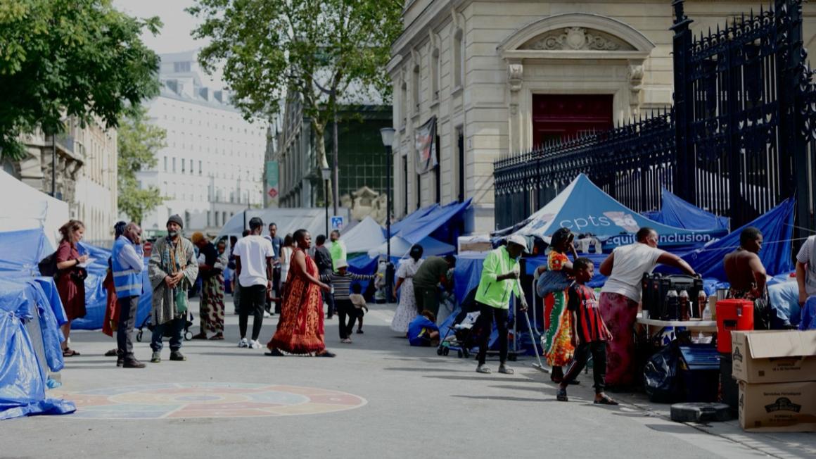 Paris : évacuation de 253 migrants installés devant la mairie de Paris Centre