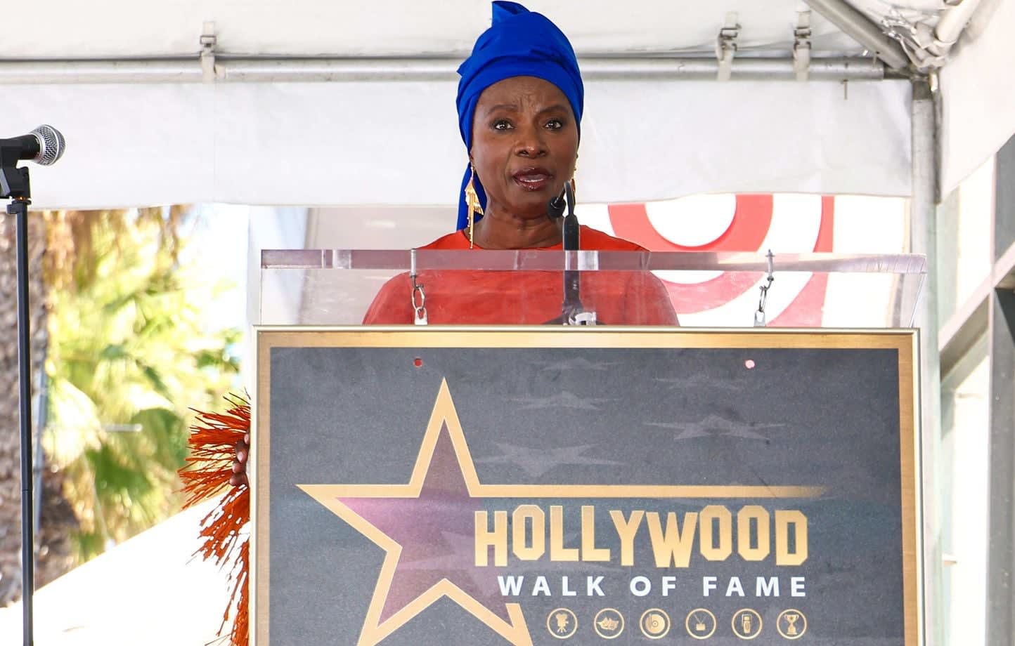 Angélique Kidjo, première chanteuse africaine honorée sur le Walk of Fame d'Hollywood