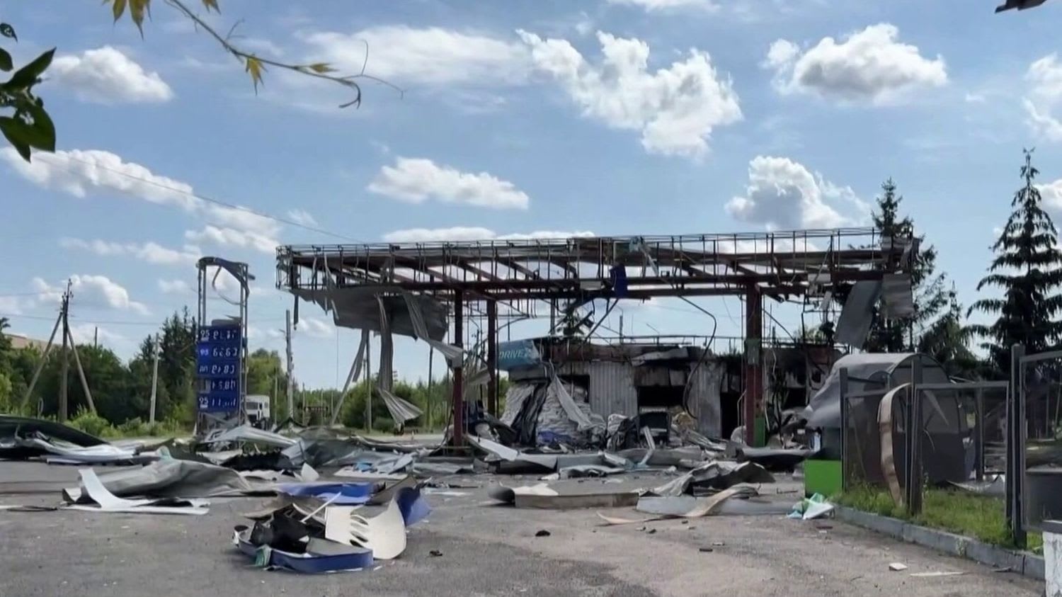 Guerre en Ukraine : frappes meurtrières à Kharkiv et vagues de drones sur Moscou