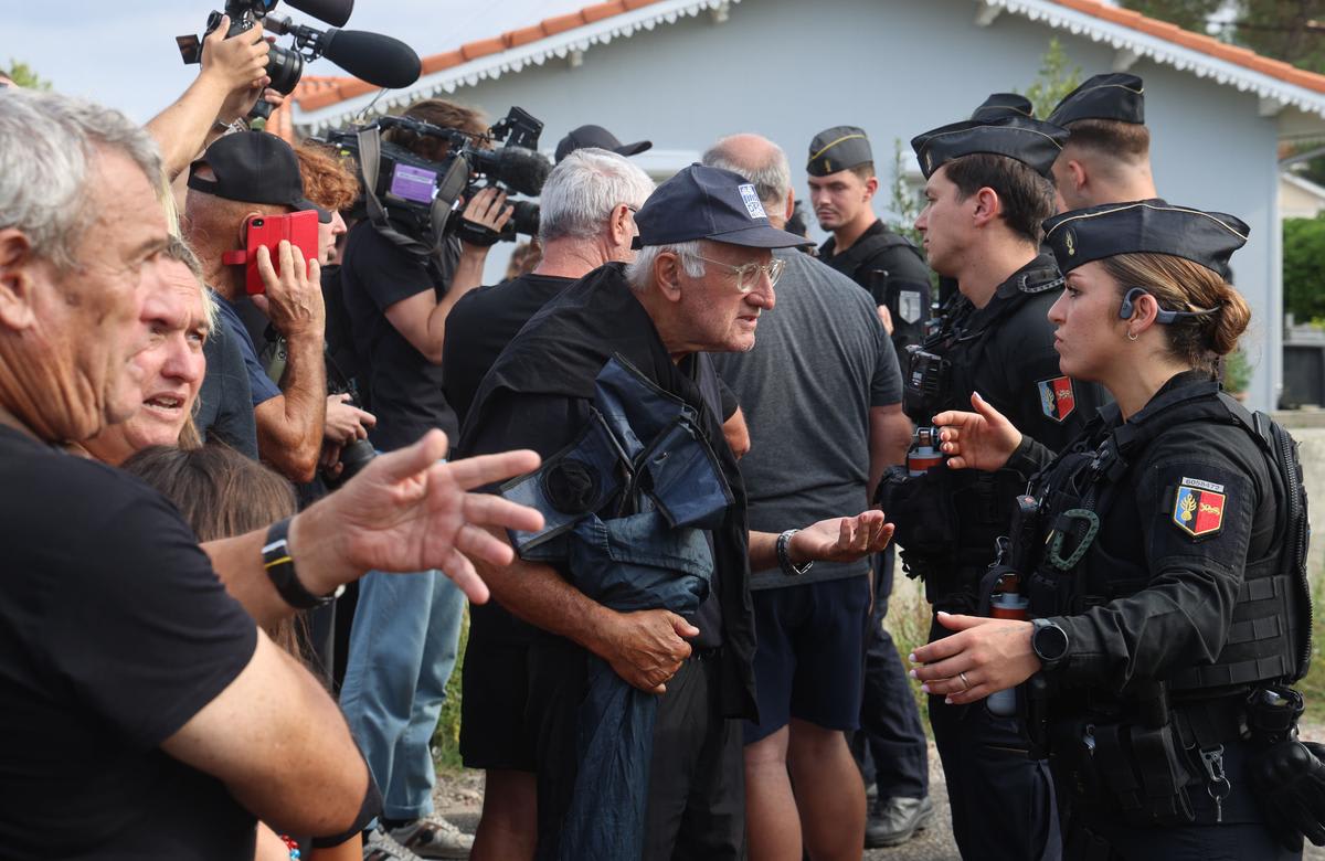 Gironde : la visite sous tension de Sébastien Lecornu auprès des sinistrés du Porge