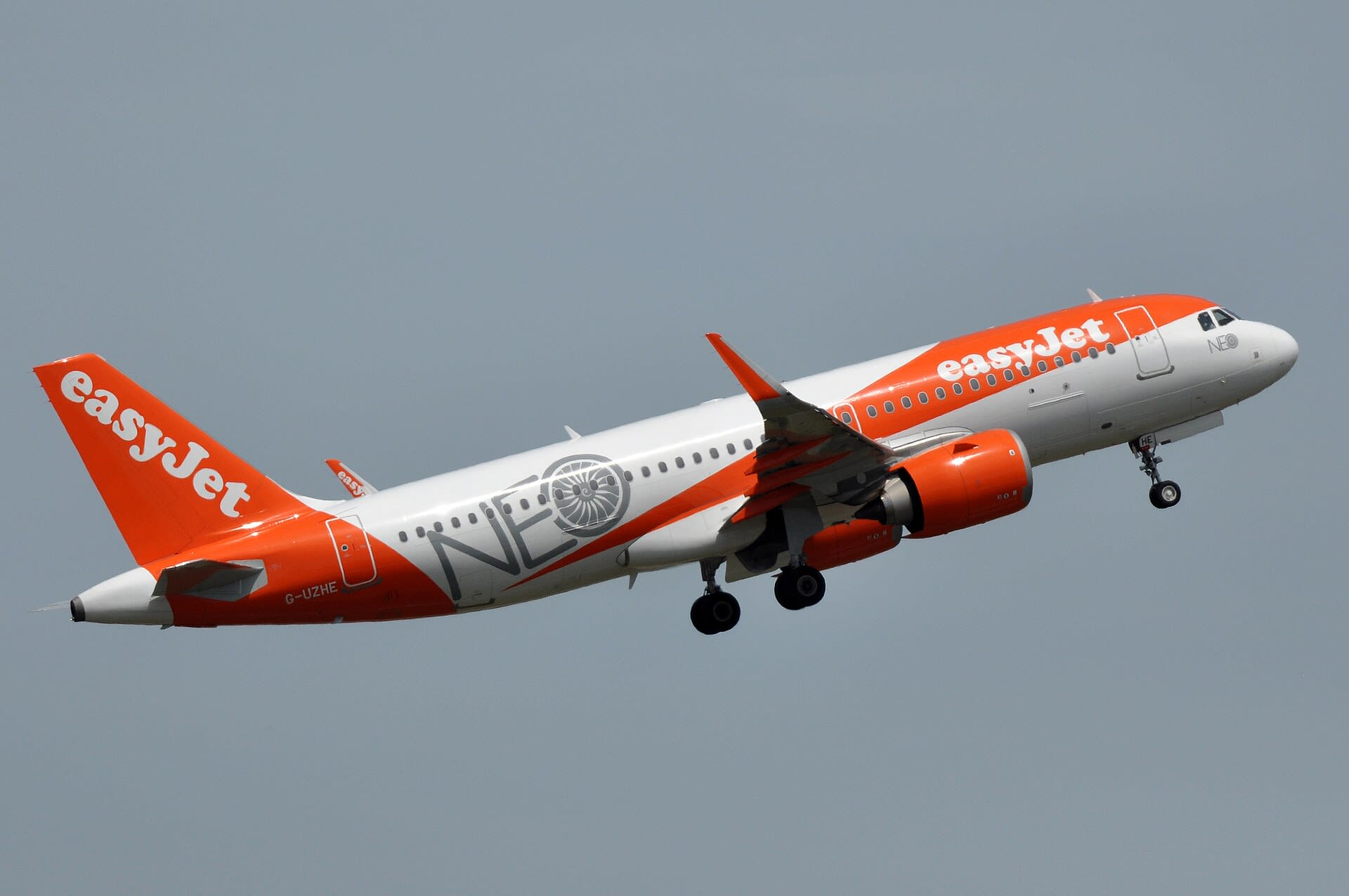 EasyJet : une grève du personnel navigant cloue une centaine de vols au sol