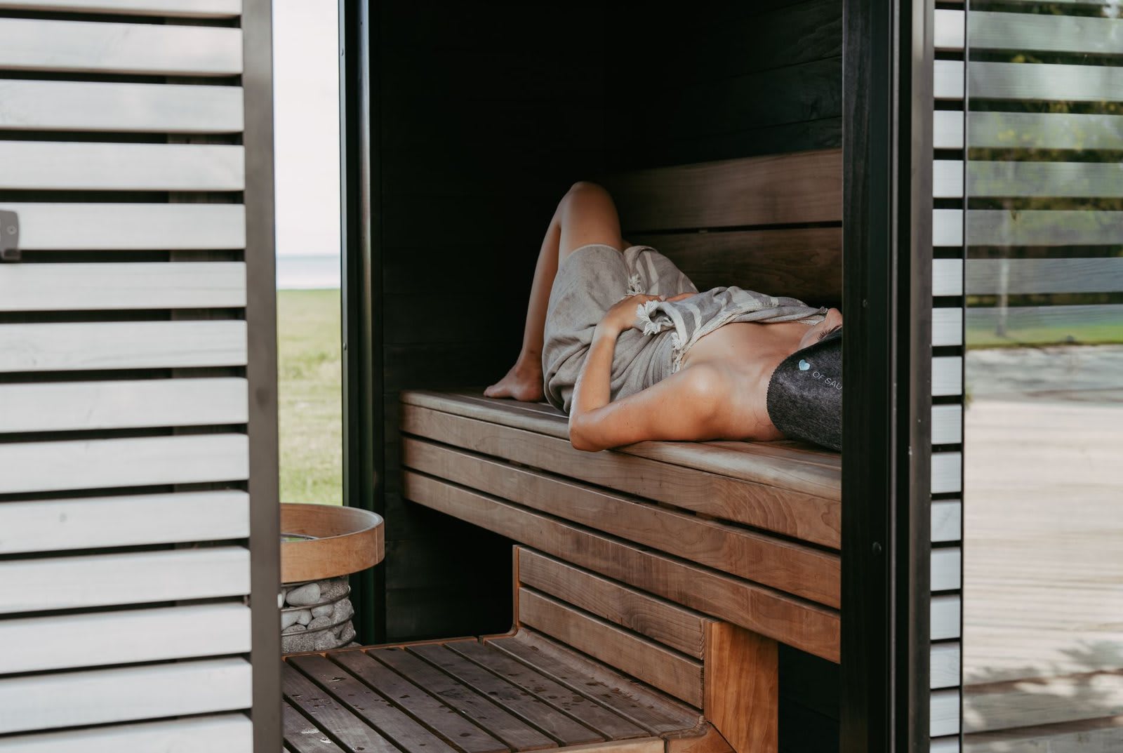 Luminothérapie du corps et biohacking : la maison devient un spa anti-âge