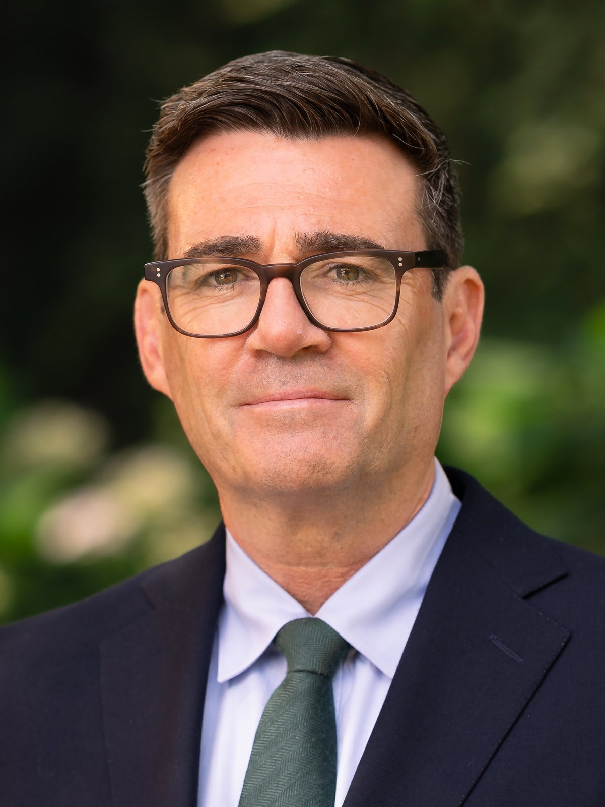 Royaume-Uni : Andy Burnham devient Premier ministre dans un paysage politique morcelé