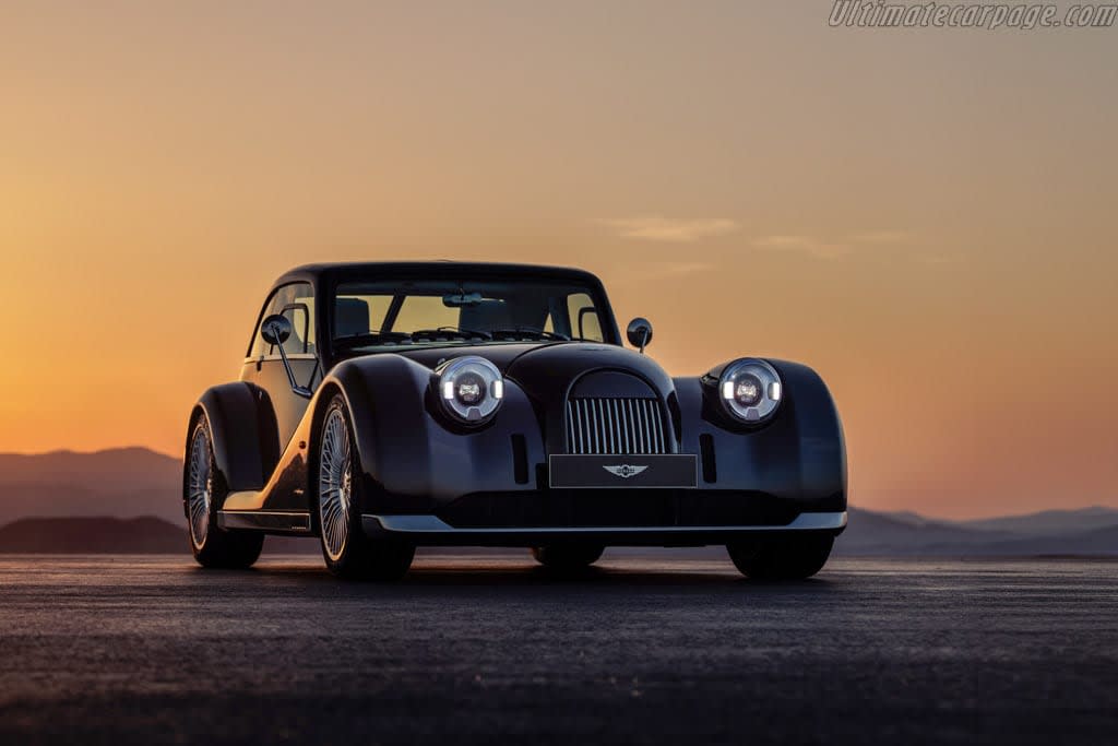 La Morgan Midsummer Coupe 2026, version ferme du barchetta Midsummer, carrosserie aluminium main-formee et toit vitre panoramique, collab Morgan-Pininfarina