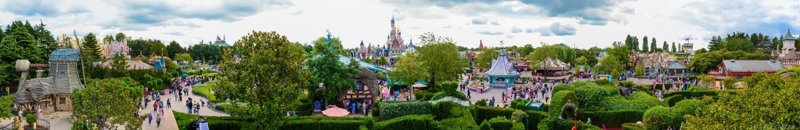 Disneyland Paris Inauguration Disney Adventure World – Emmanuel Macron : 13 milliards d’euros investis de 1992