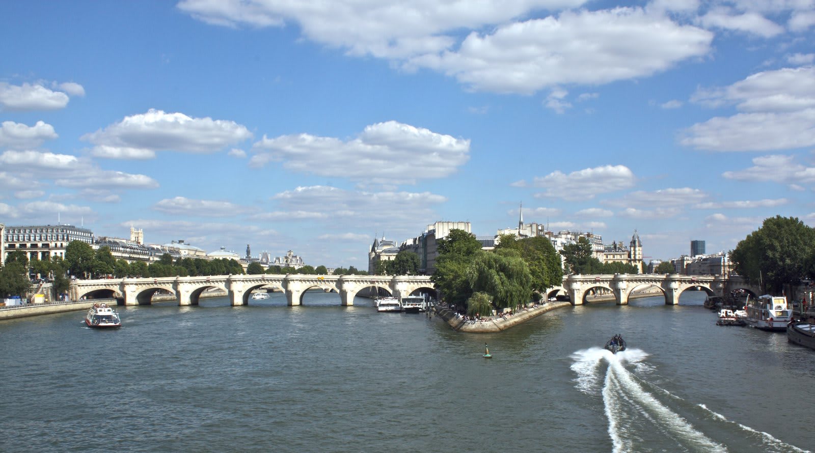 JR transforme le Pont-Neuf en caverne géante : « La Caverne du Pont-Neuf » ouvre au public le 6 juin