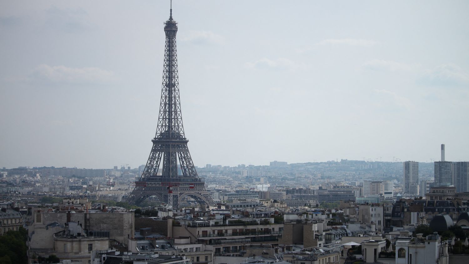 L'éviction de salariées de la Tour Eiffel suscite l'indignation et une grève