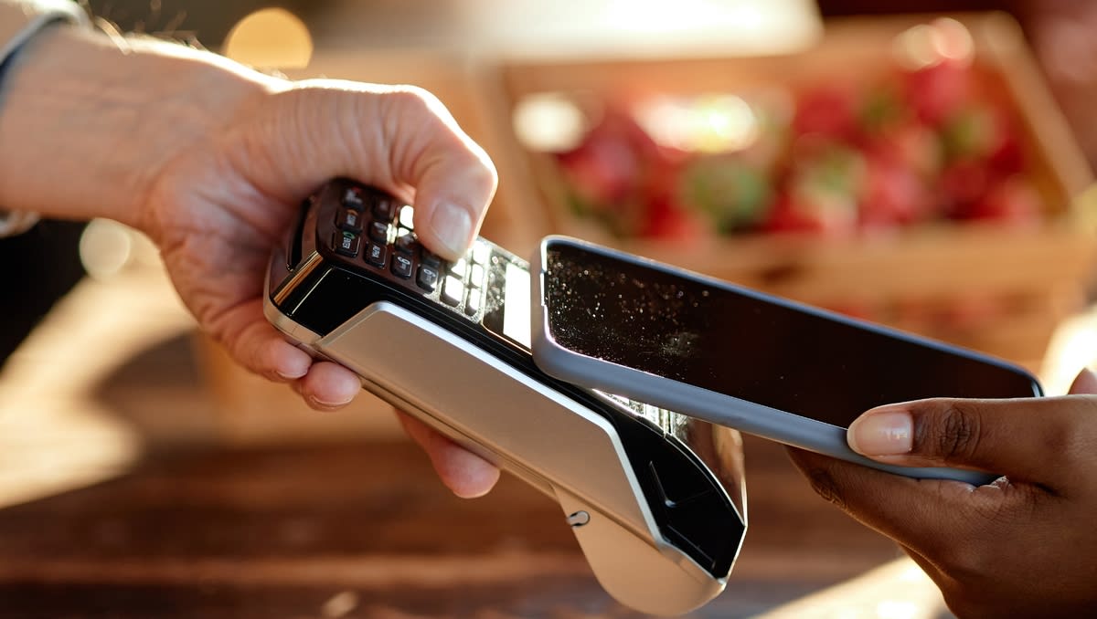 Pourquoi le paiement sans contact par smartphone s'avère plus sécurisé que la carte bancaire