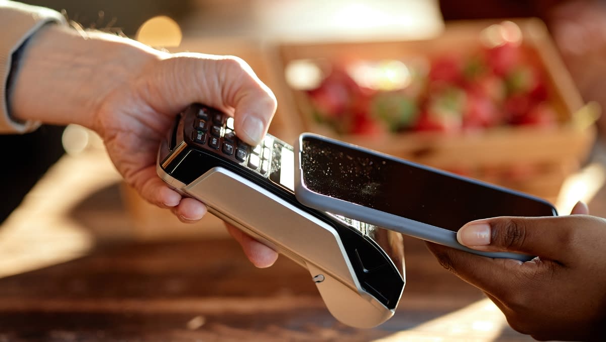Pourquoi le paiement sans contact par smartphone s'avère plus sécurisé que la carte bancaire