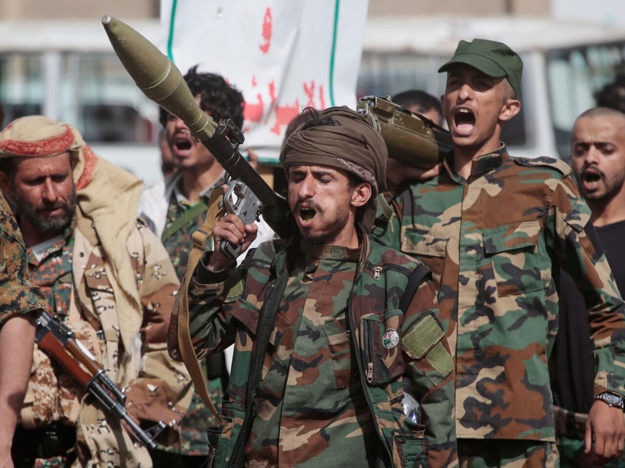 Escalade au Moyen-Orient : les détroits d'Ormuz et de Bab el-Mandeb sous haute tension
