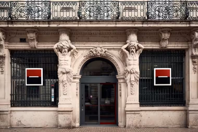 Marchés financiers : les analystes réajustent leurs cibles sur les fleurons français