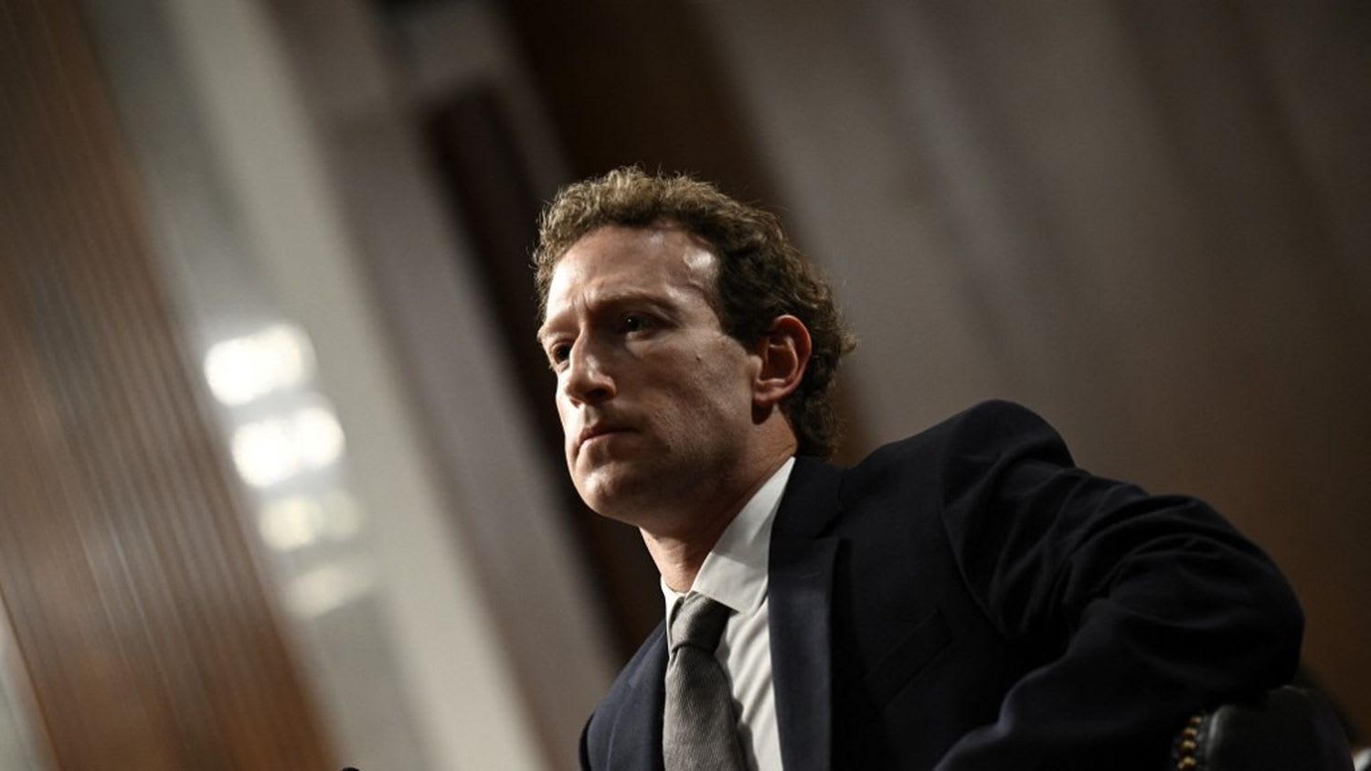 Intelligence artificielle : Mark Zuckerberg rejette tout ralentissement de son développement