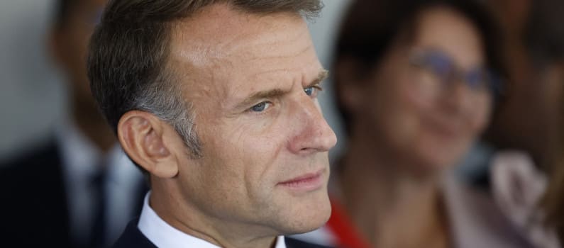 Carburants : Emmanuel Macron réclame la mobilisation du gouvernement sur les prix