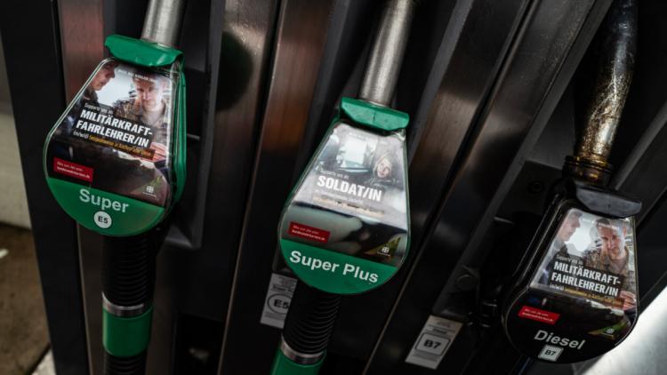 Allemagne : baisse des taxes sur les carburants avant des élections régionales clés