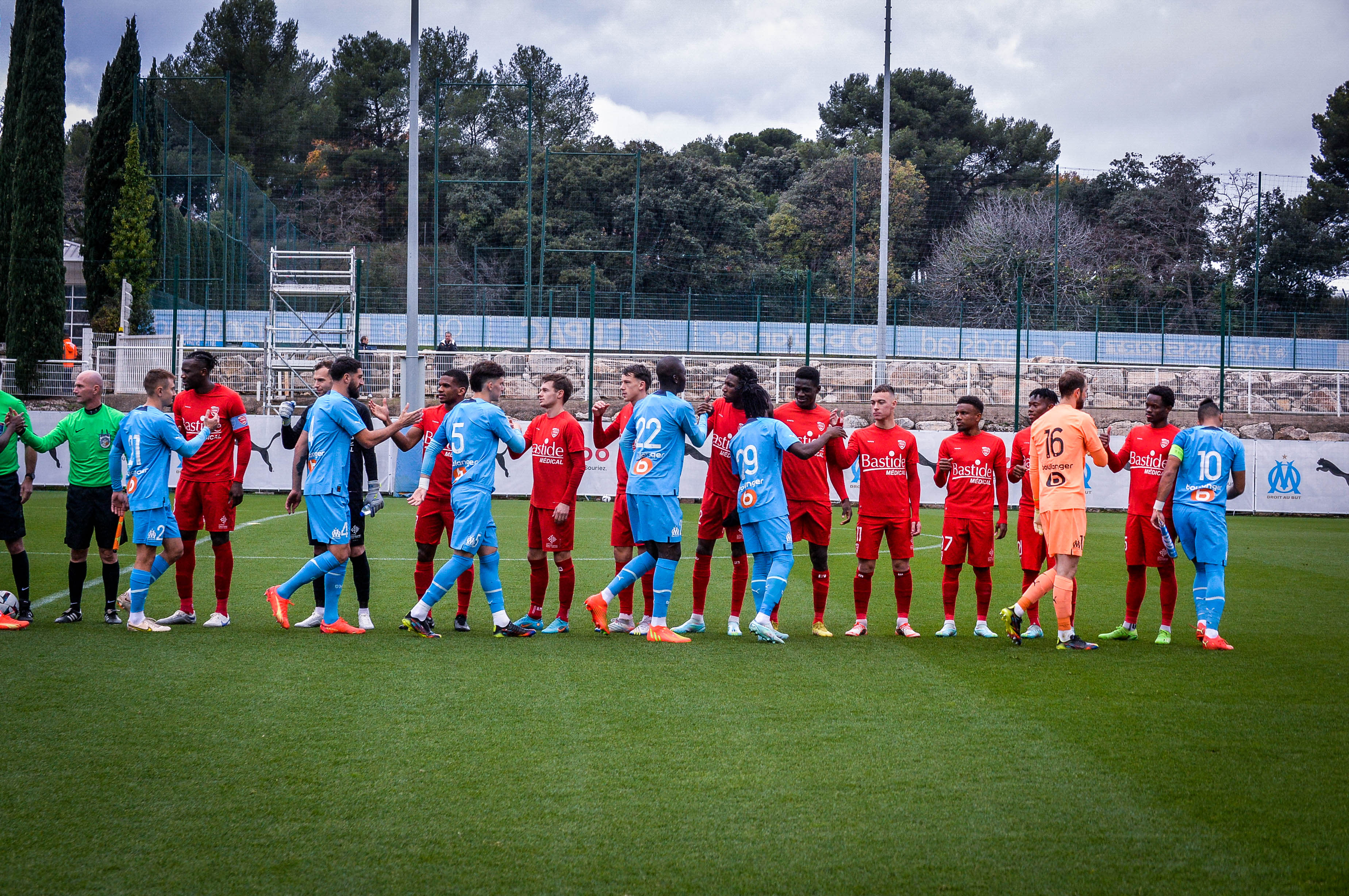 Ligue 1 : l'Olympique de Marseille s'incline face au PSG et s'enfonce dans la crise