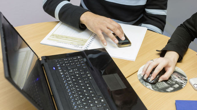 Facturation électronique : des députés demandent la suspension de la réforme et un portail public