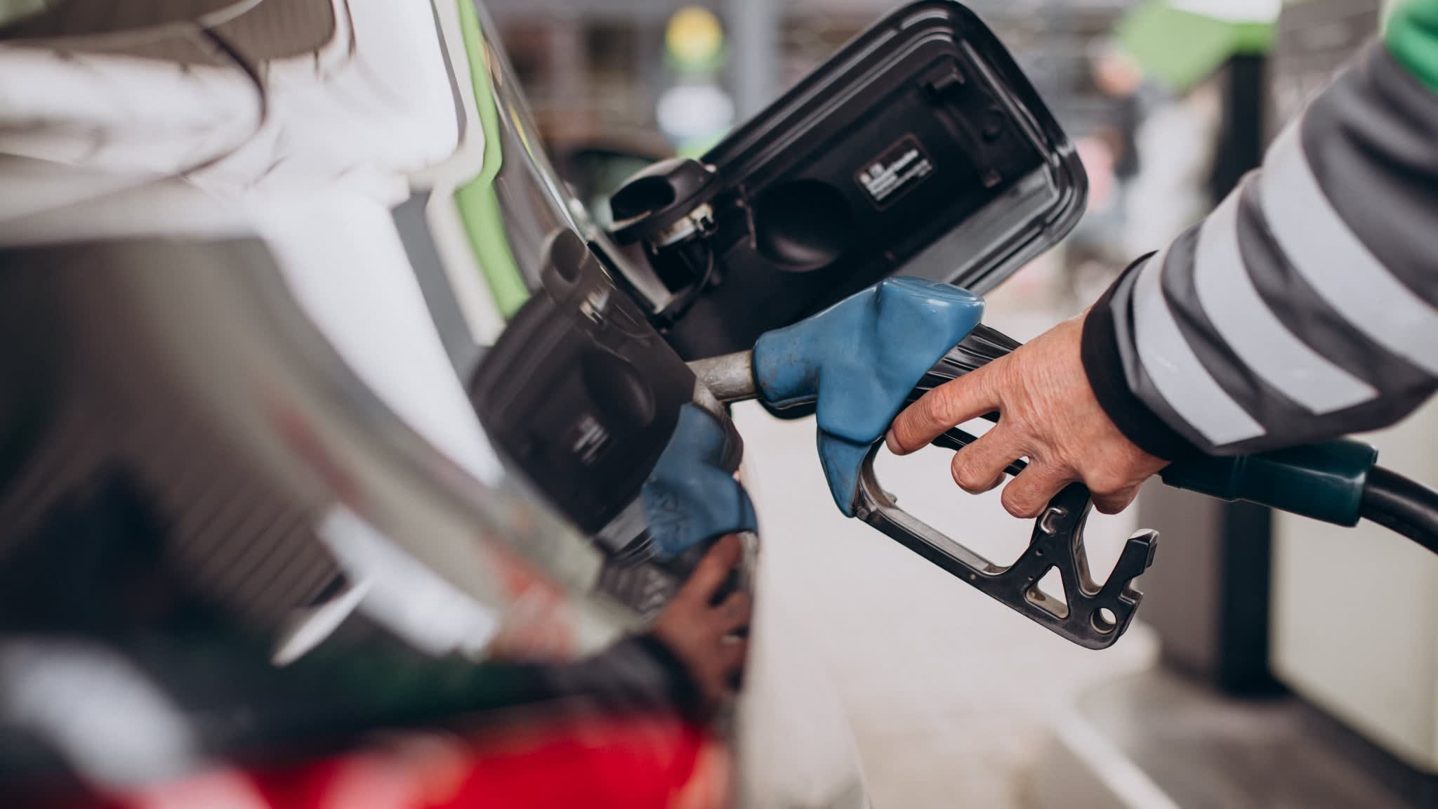 Carburants : l'exécutif veut inscrire une règle d'or fiscale dans le budget 2027