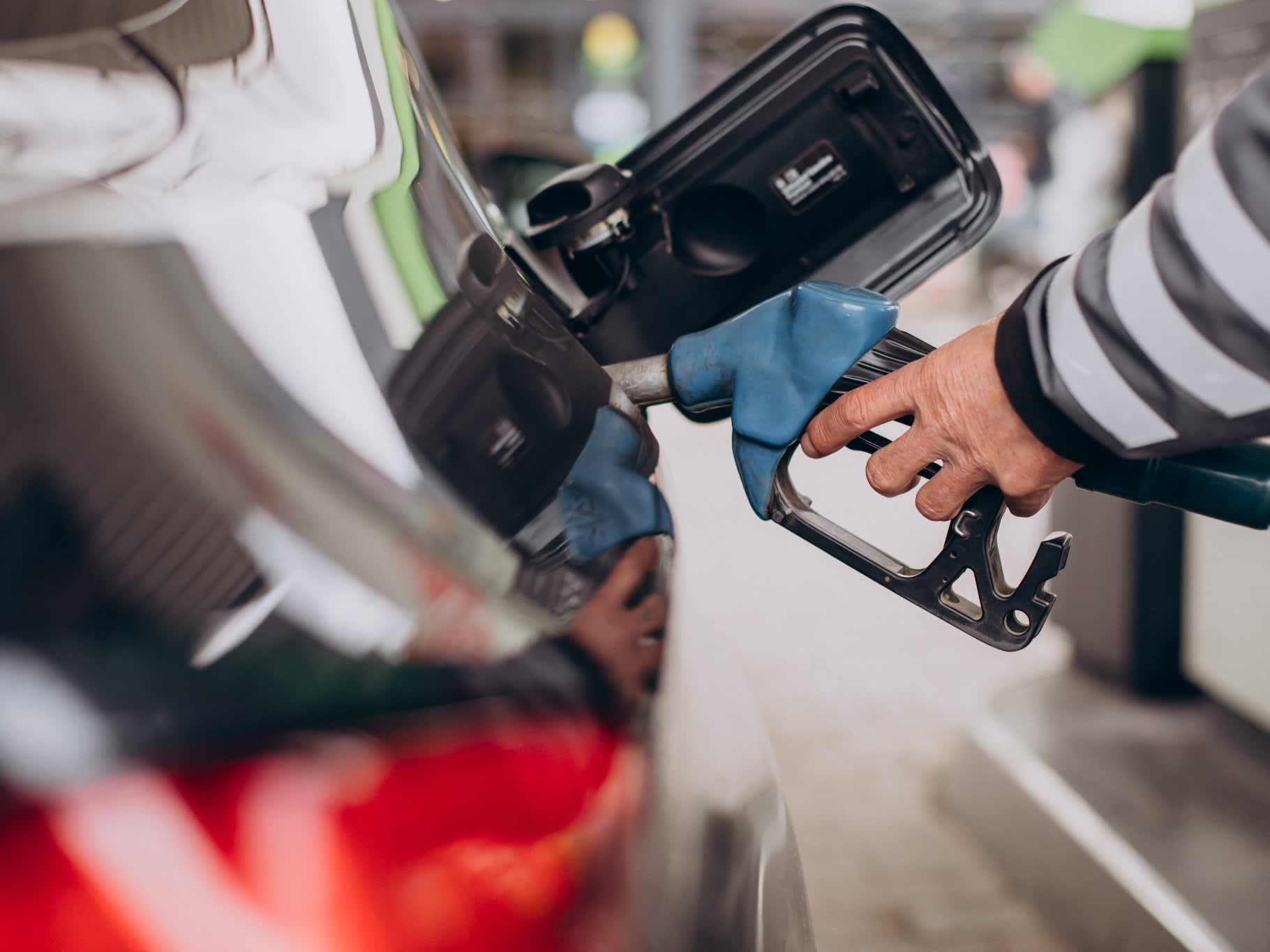 Carburants : l'exécutif veut inscrire une règle d'or fiscale dans le budget 2027