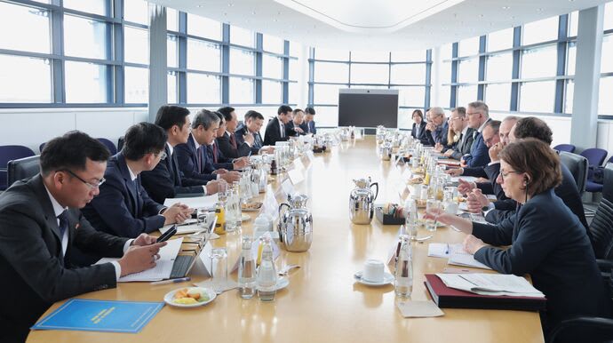 Berlin : renforcement du dialogue stratégique entre le SPD et le Parti communiste vietnamien