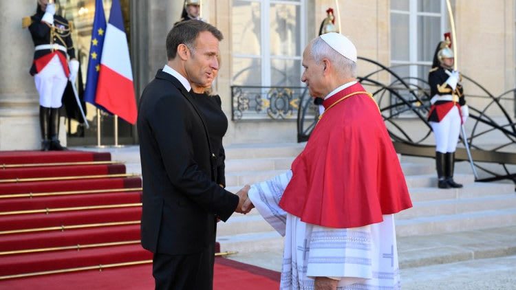 En visite à Paris, le pape Léon XIV appelle la France à promouvoir la paix