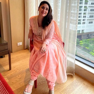Kareena Kapoor in her desi mode wearing an Anarkali set by Anita Dongre Kareena Kapoor in her desi mode wearing an Anarkali set by Anita Dongre