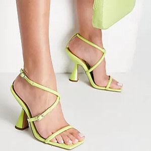 Show your beautiful feet with the green string sandals Show your beautiful feet with the green string sandals