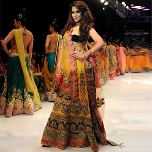 Showcasing Indian Fashion & Jewellery Showcasing Indian Fashion & Jewellery