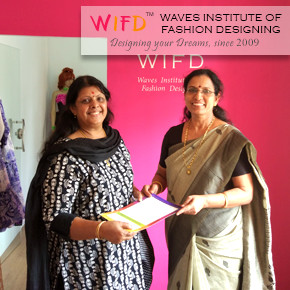 Handing over the Certificate to Jayasree Handing over the Certificate to Jayasree