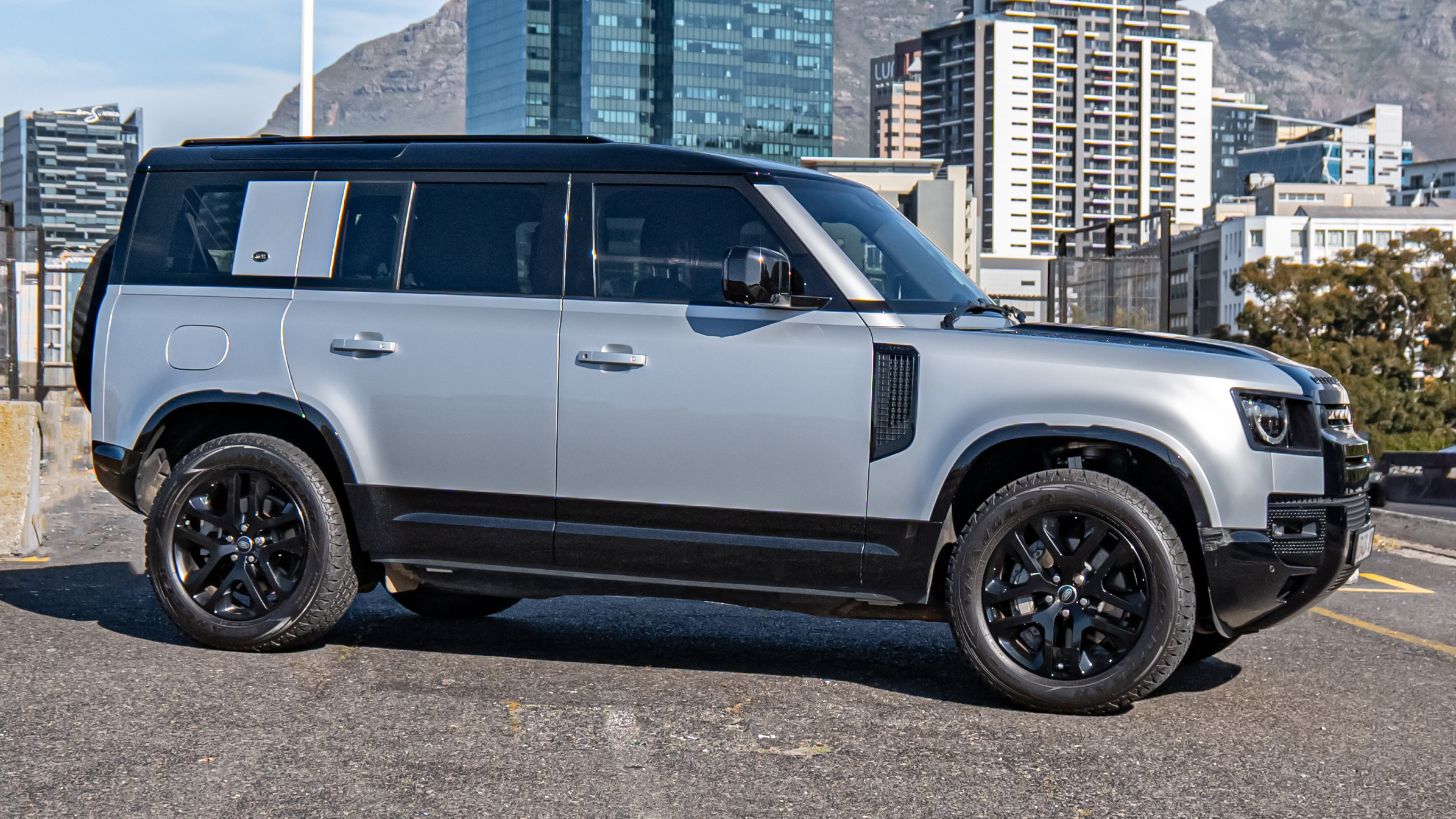 LAND ROVER Defender D300