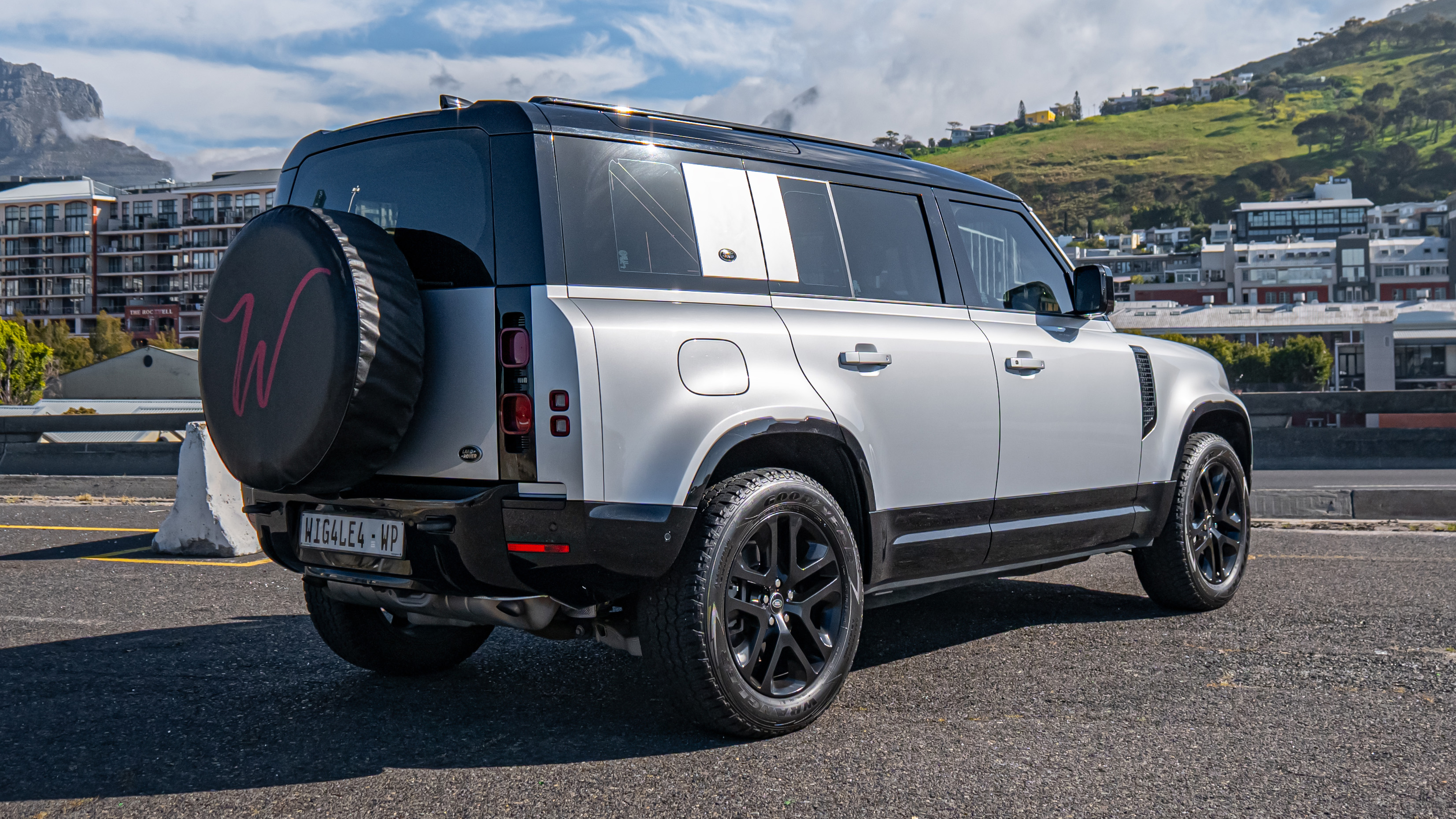 LAND ROVER Defender D300