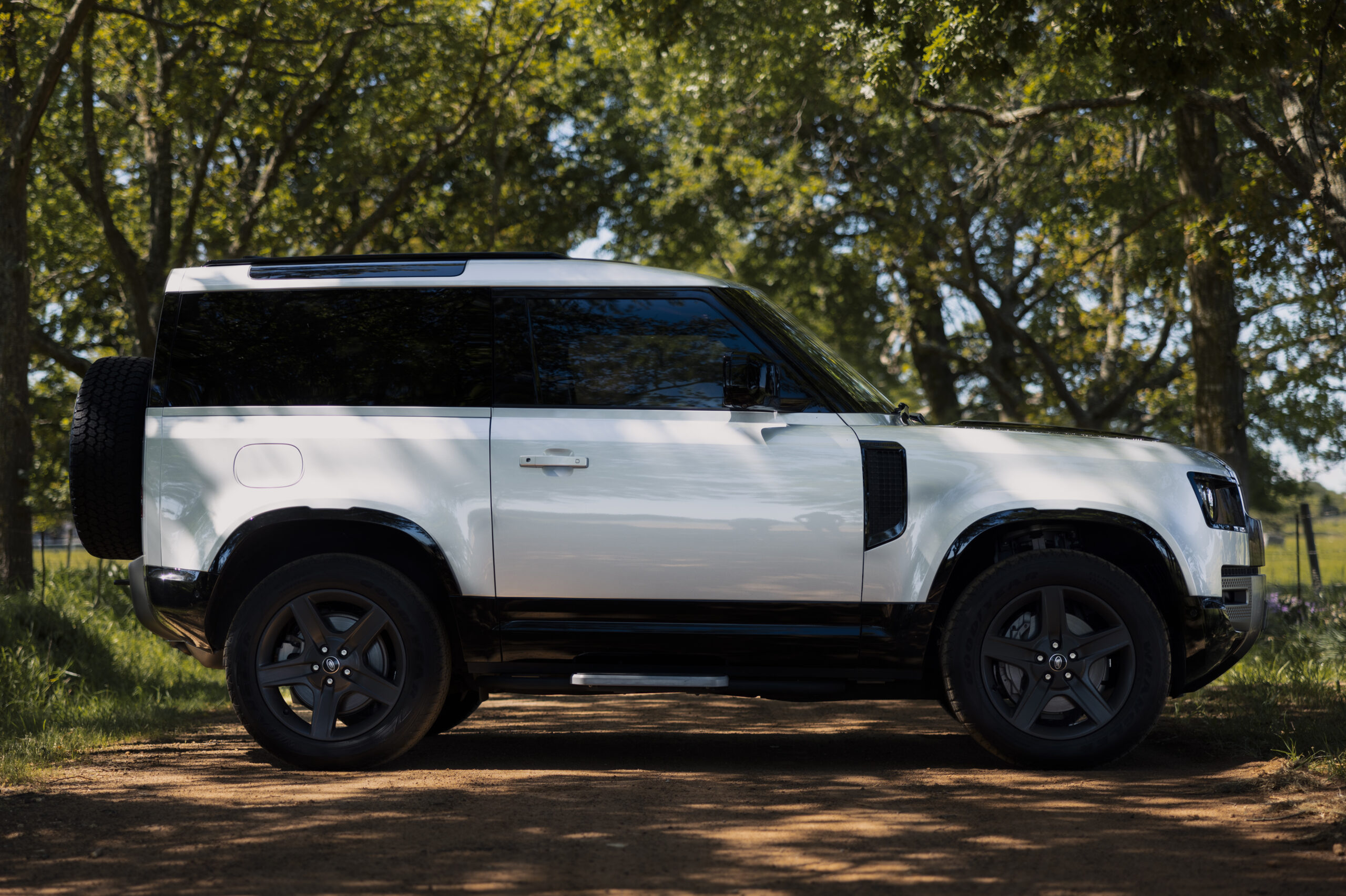 LAND ROVER Defender D90