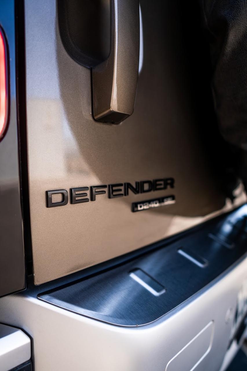 LAND ROVER Defender D240