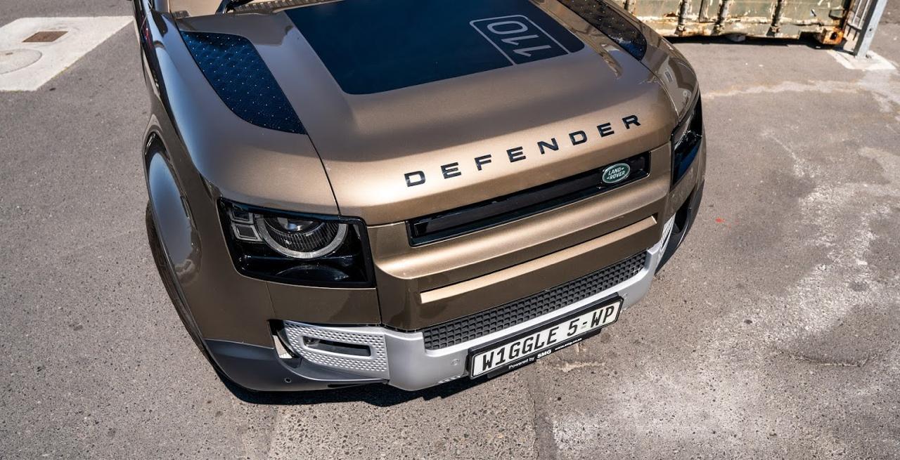 LAND ROVER Defender D240