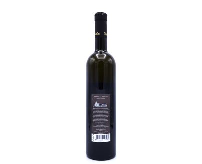 Meandar Portus is een cuvee wijn uit Kroatië bestaande uit Chardonnay, grasevina en Rhein Riesling, achterkant van de fles