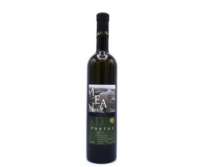 Meandar Portus is een cuvee wijn uit Kroatië bestaande uit Chardonnay, grasevina en Rhein Riesling