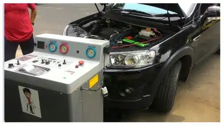 Fakta Mengapa AC Mobil Avanza Kurang Dingin 1 Proses Flushing dan service masalah AC Mobil Avanza Kurang Dingin
