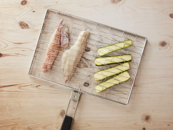 How to use a grill basket correctly for vegetables and seafood