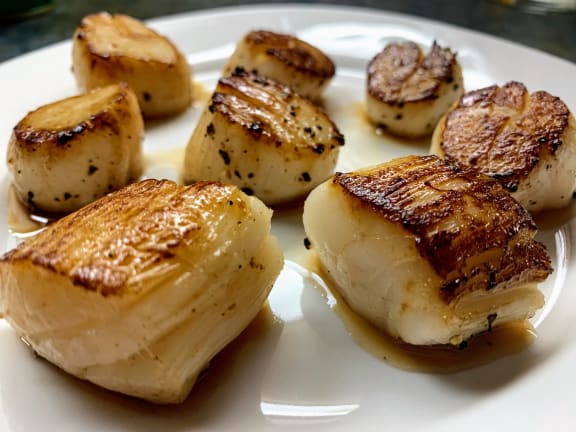 broiled scallops on plate