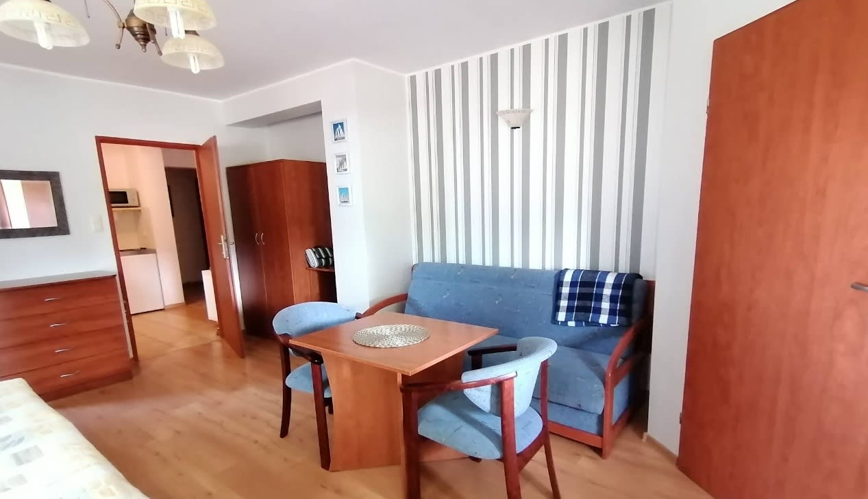 Pokój z stolikiem