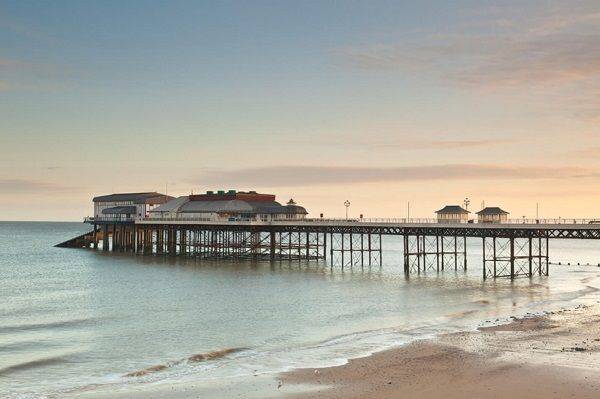 Cromer Pier Norfolk North Coast.jpg