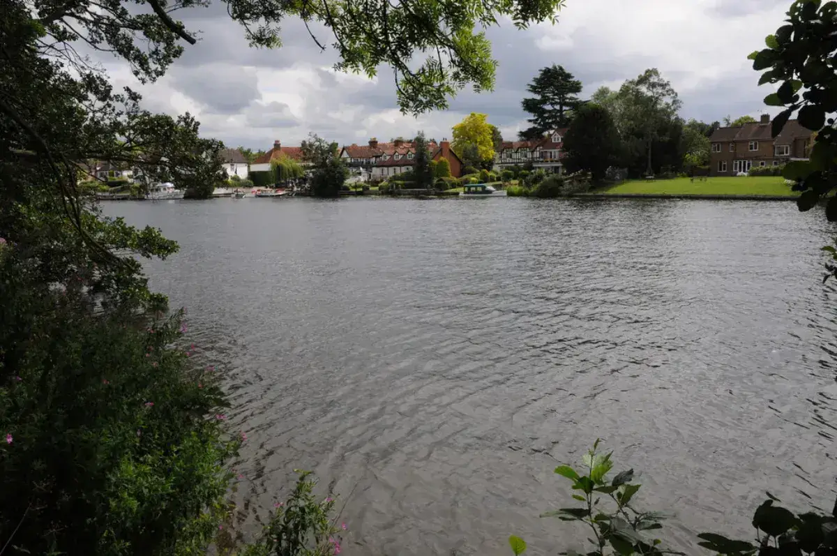 A view over the river Thames to the Waterside Inn in Bray. 